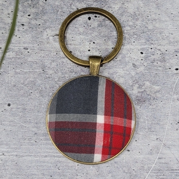 New Handmade | Red Gray Plaid Fabric Button Keychain - Picture 1 of 2